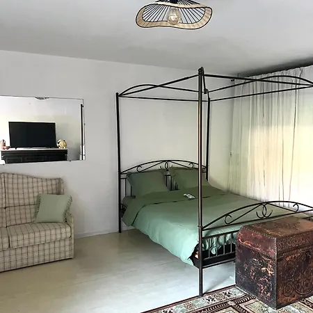 6p Private Garden Little St Tropez Saint-Tropez